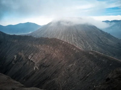Pendaki Dievakuasi di Gunung Api Banda, Wisata Nggak Selalu lancar