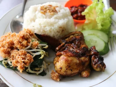5 Rekomendasi Bebek Goreng Enak di Jakarta yang Wajib Coba